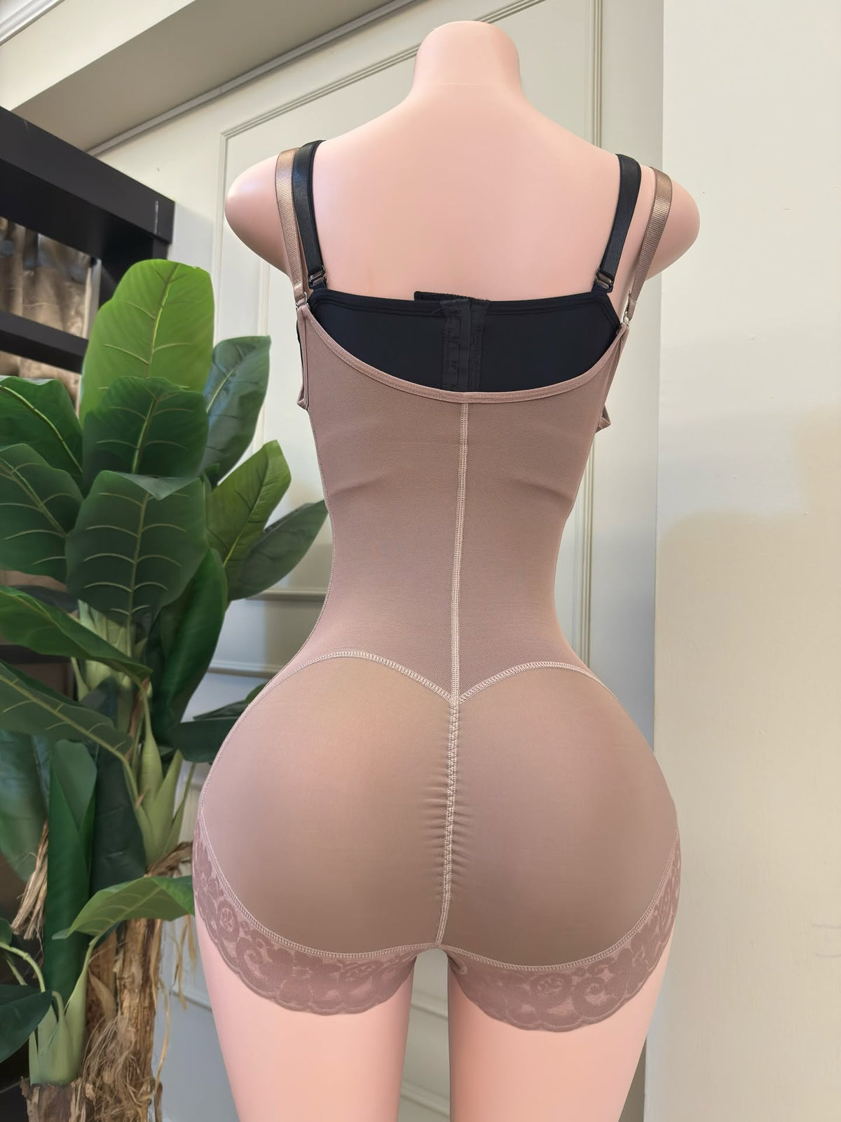 FAJA SEMI CACHETERA CON BROCHE / control y realce