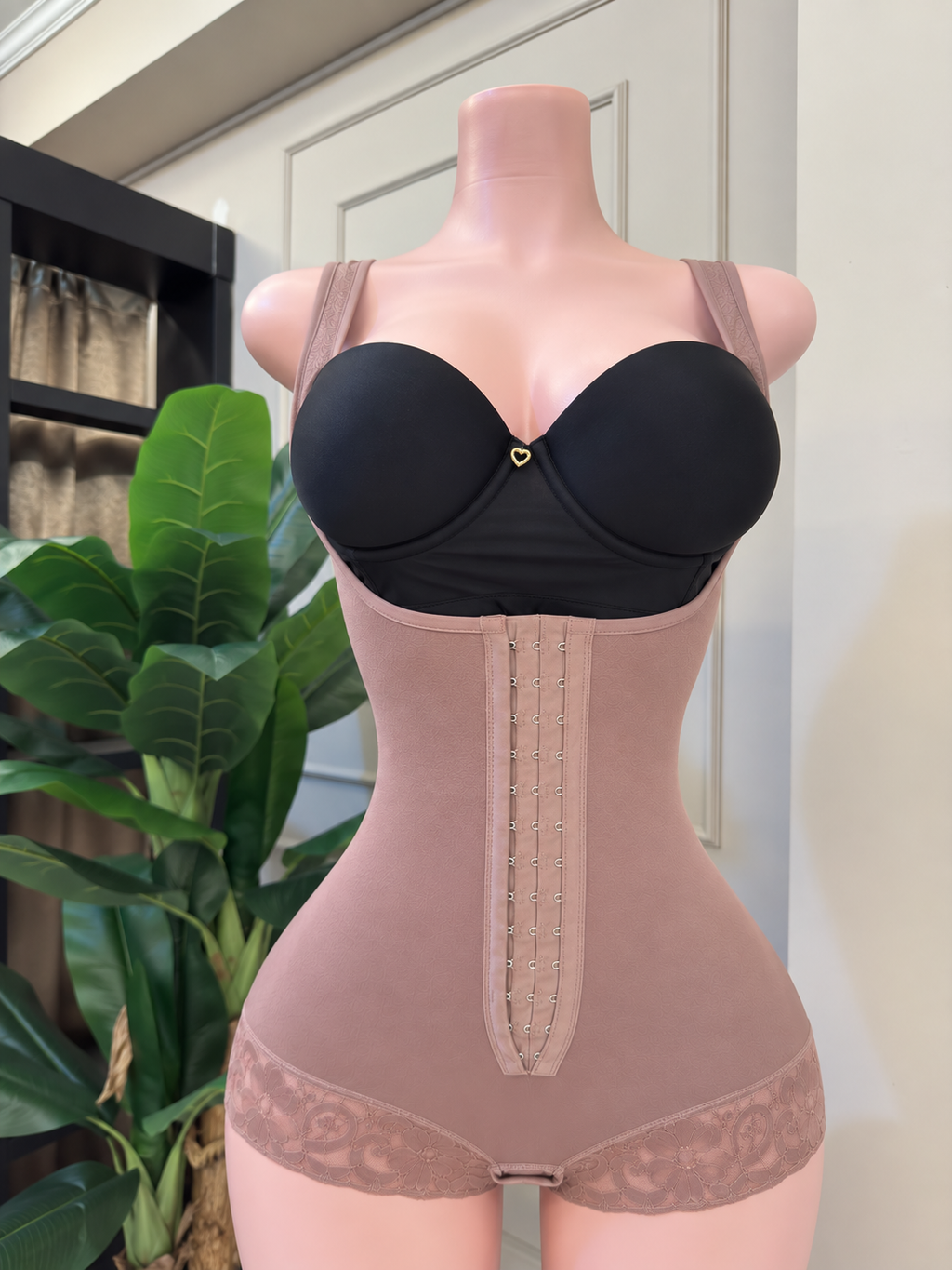 FAJA SEMI CACHETERA CON BROCHE / control y realce