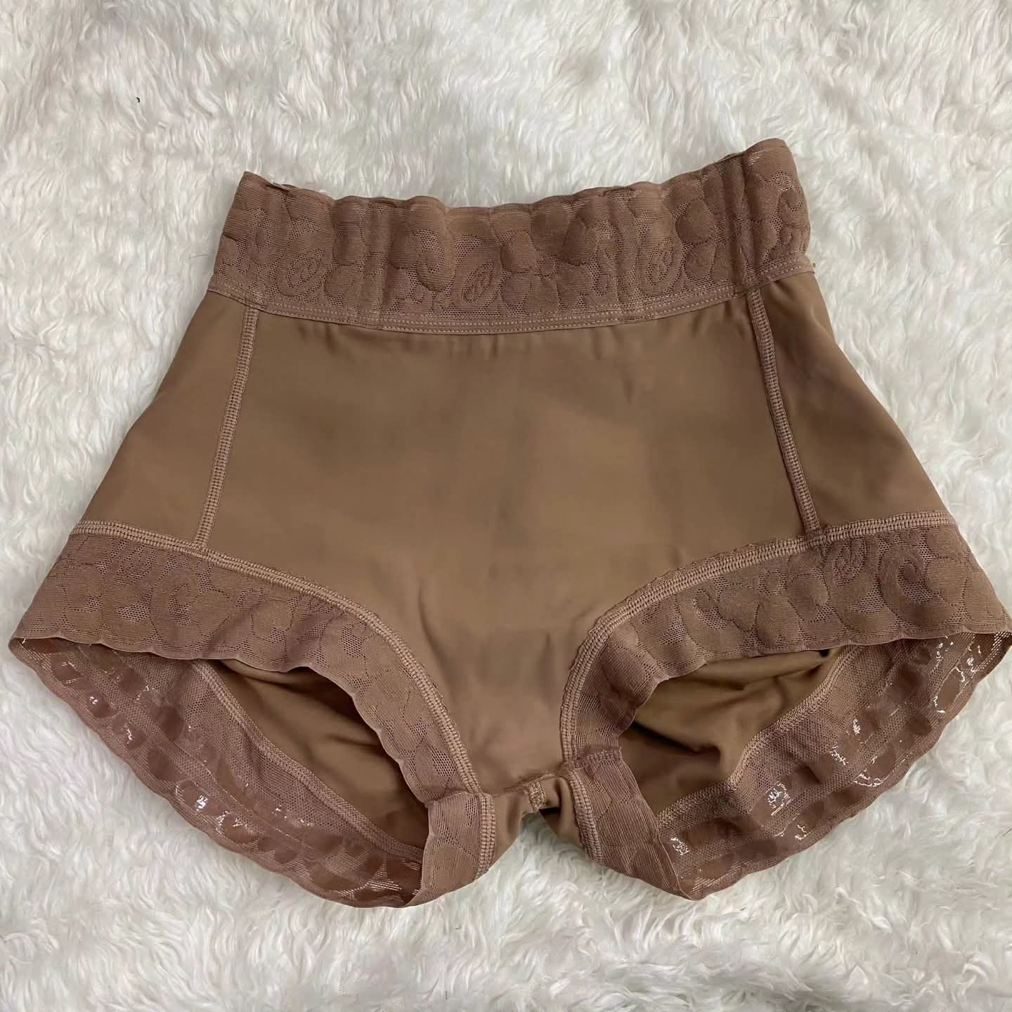 PANTY MOLDEADOR CACHETERO / realce natural