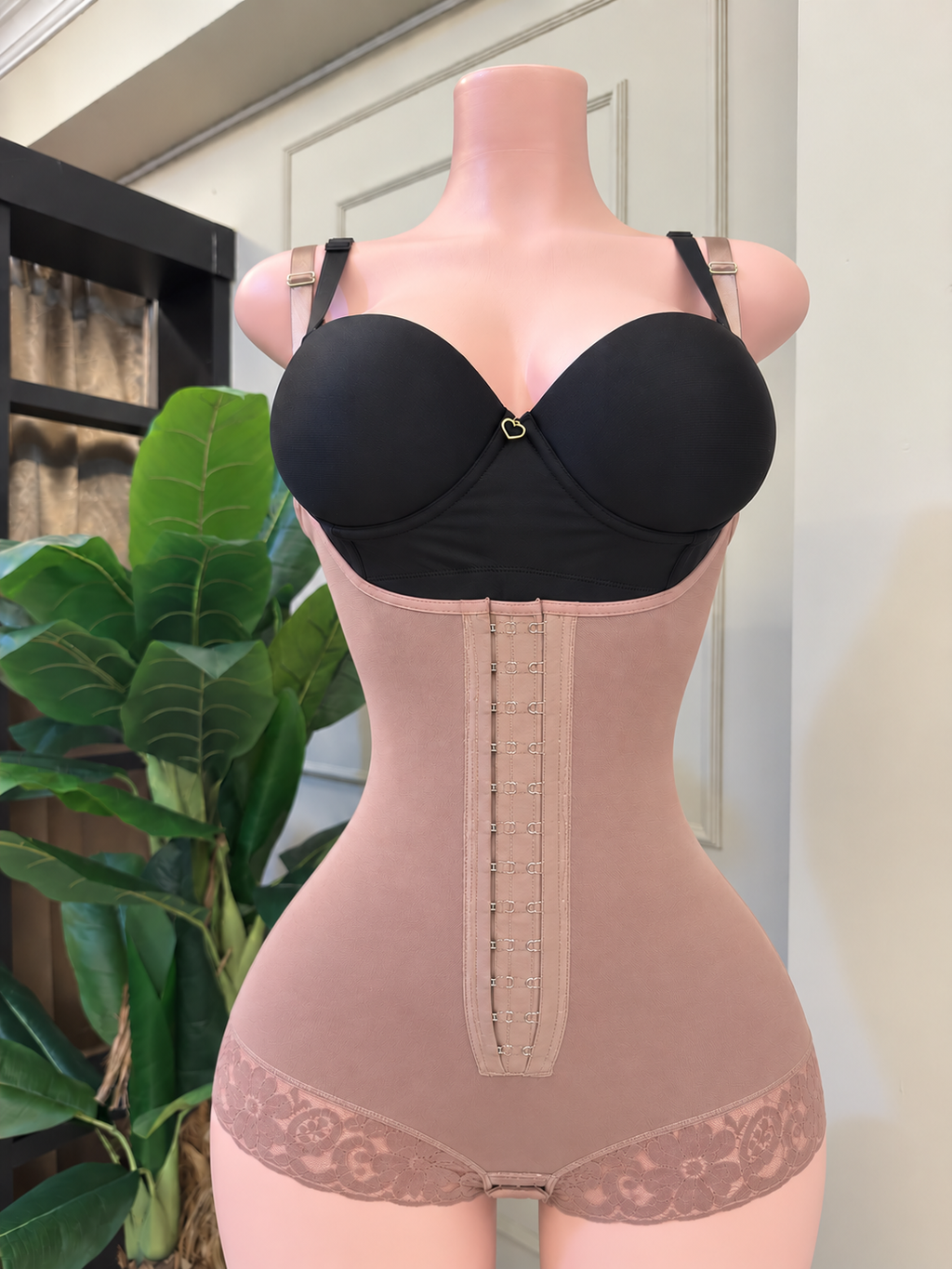 FAJA SEMI CACHETERA CON BROCHE / control y realce